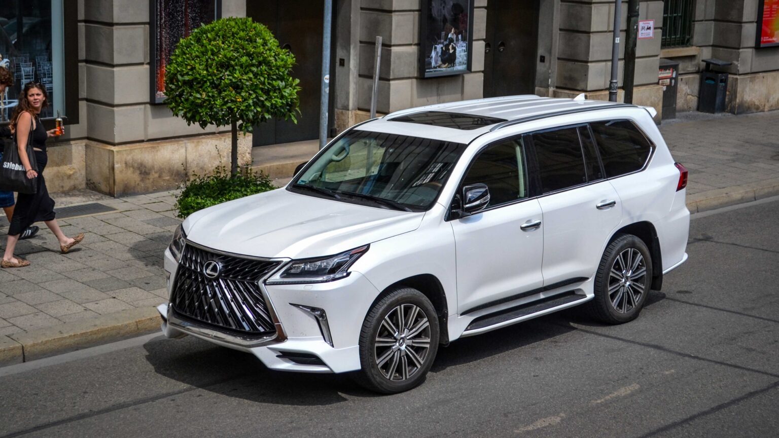 Lexus-LX-2022