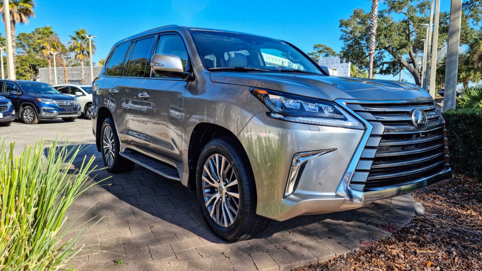 Lexus-LX-570-2022