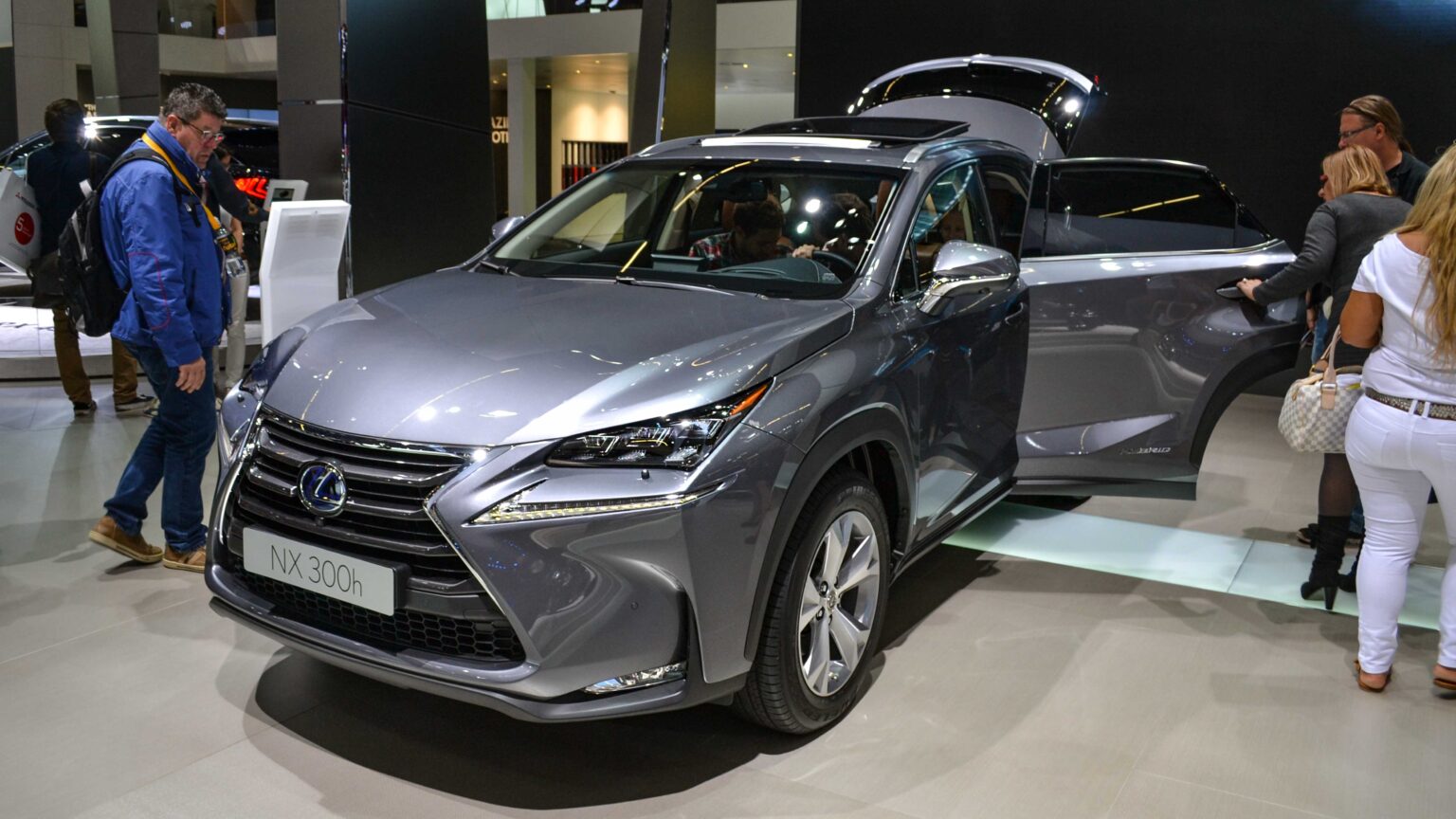 Lexus-NX-300h-2015