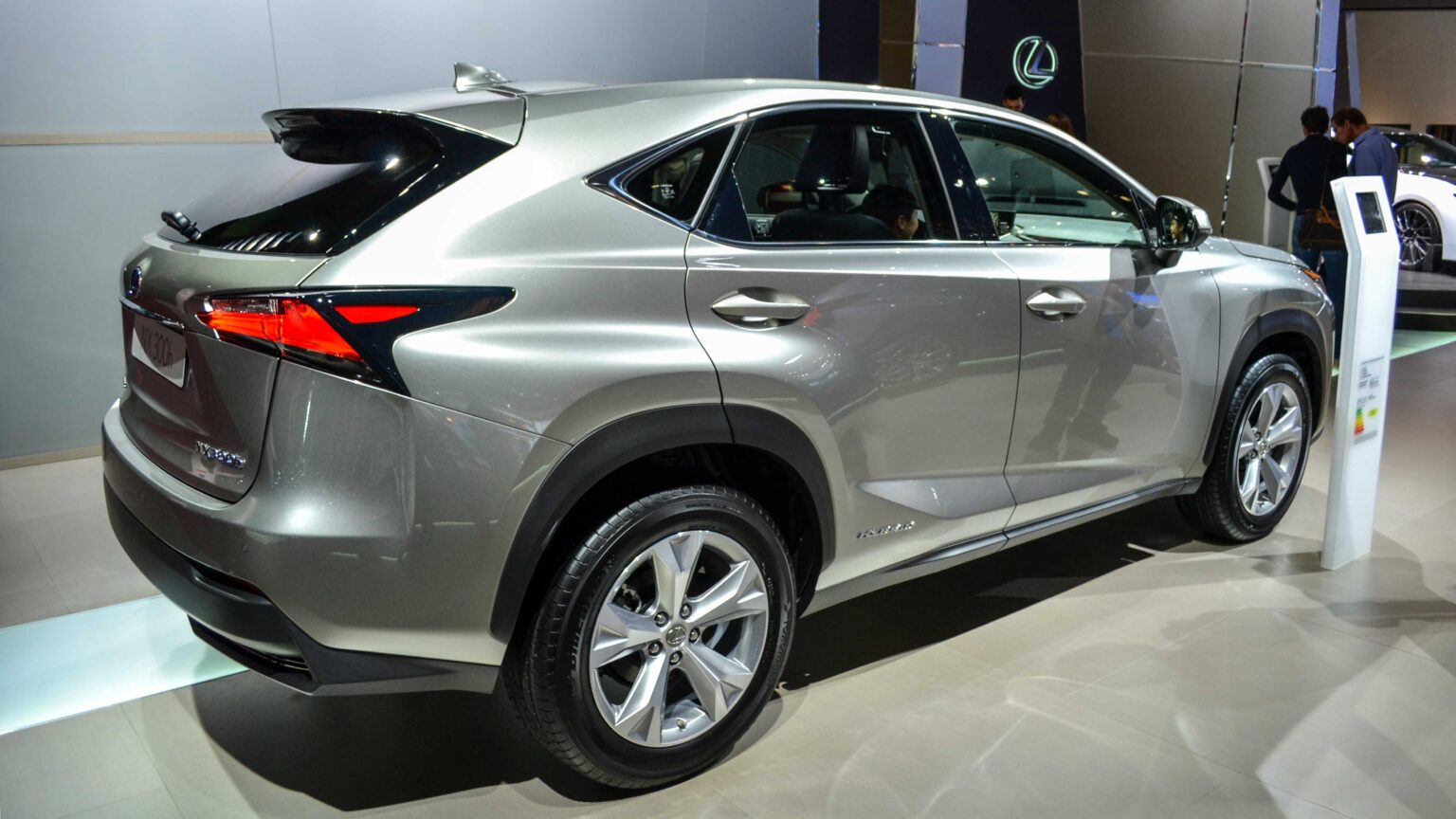 Lexus-NX-300h-2016-side
