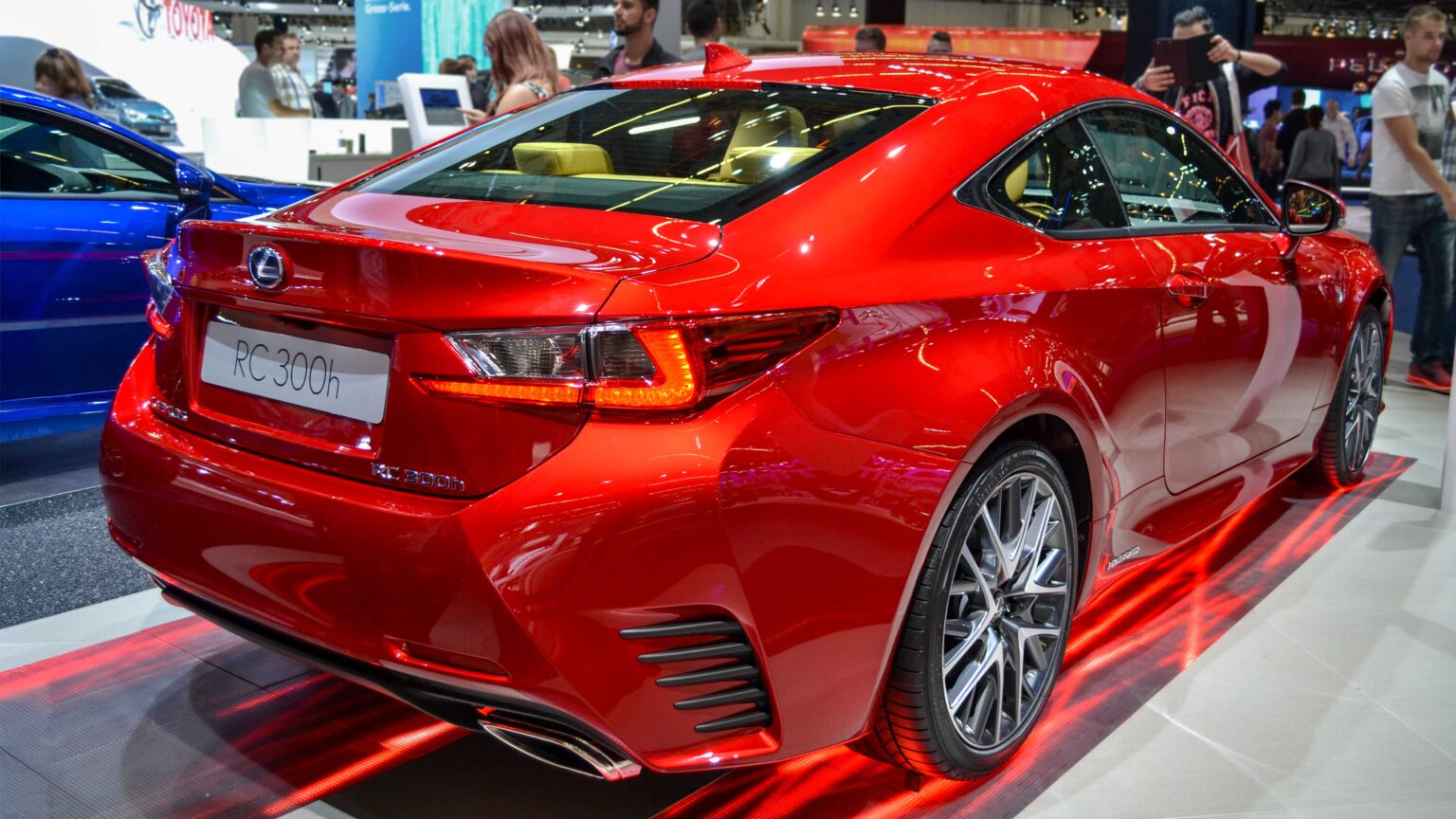 Lexus-RC-300-h-red-rear