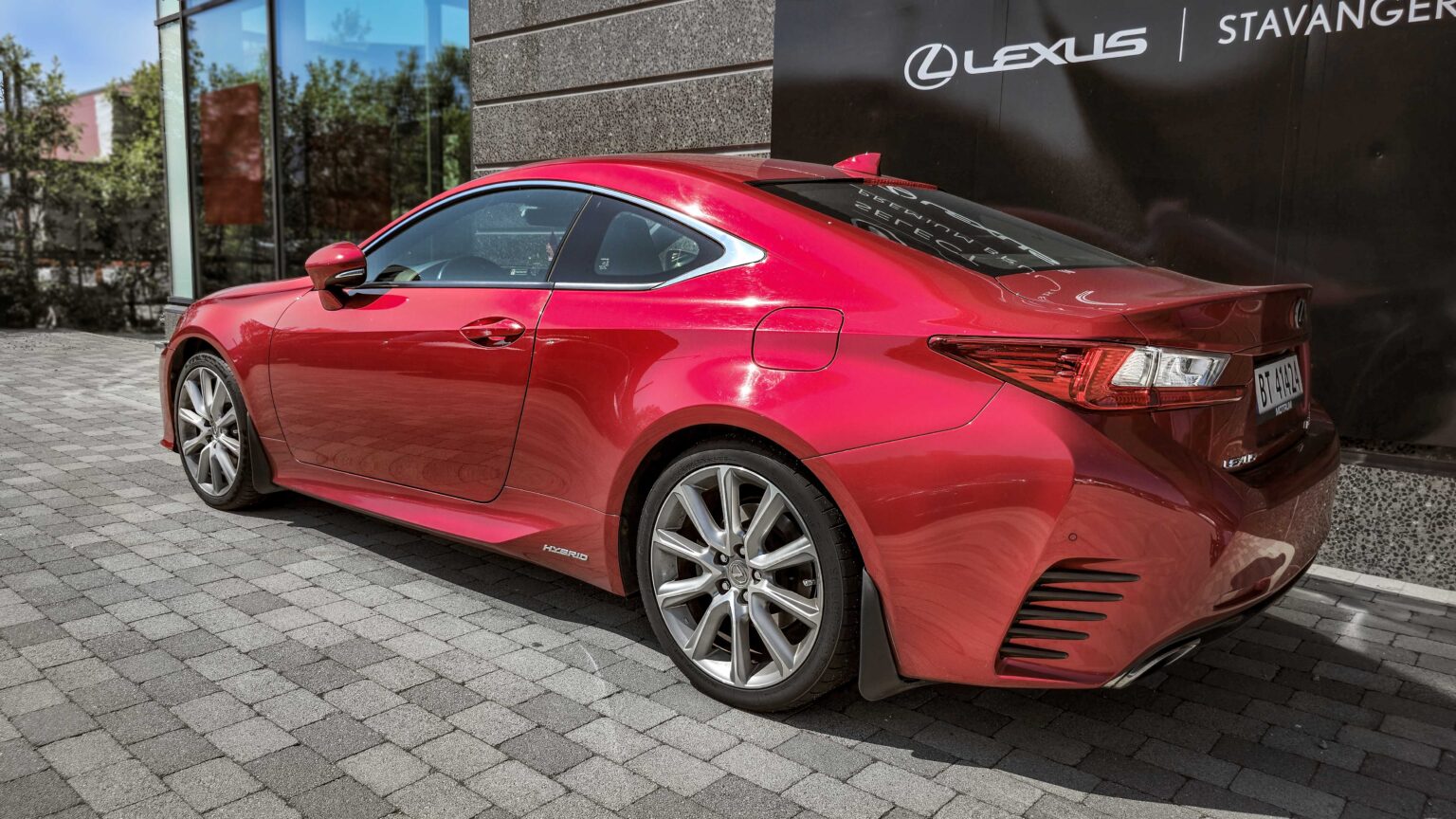 Lexus-RC-300h-red-rear