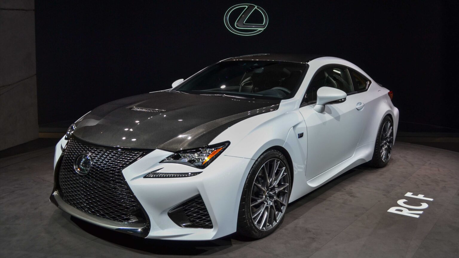 Lexus-RC-F-white-and-carbon