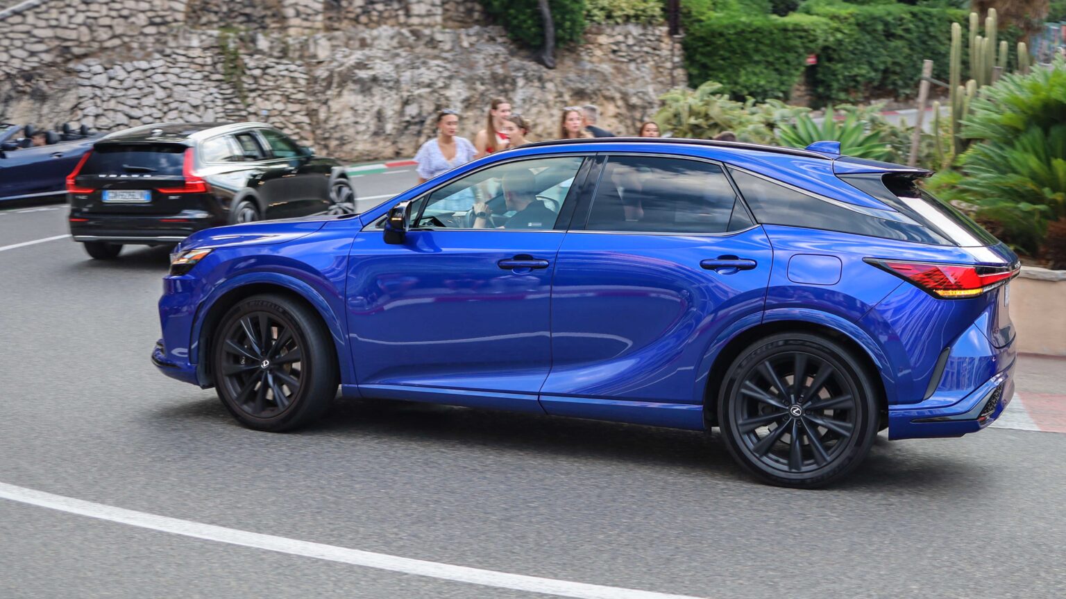 Lexus-RX-500h-F-Sport-at-Fairmont-hotel