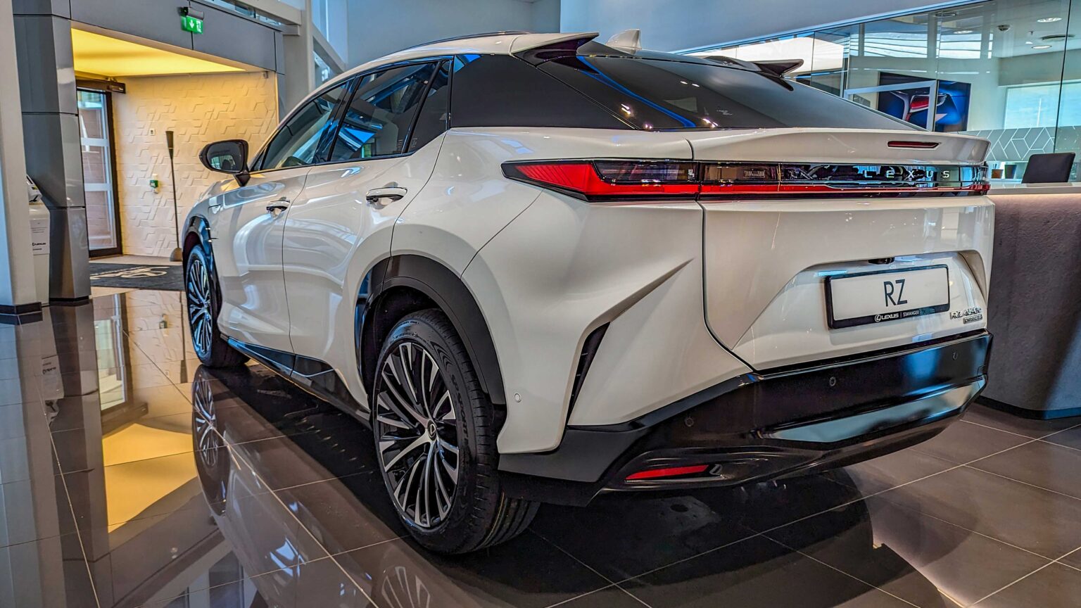 Lexus-RZ-Electric-2023