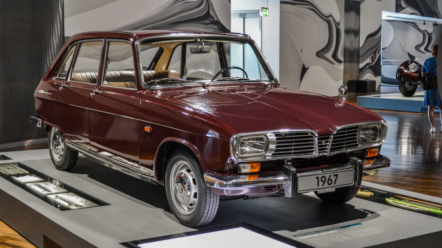 Renault-16-at-Autostadt