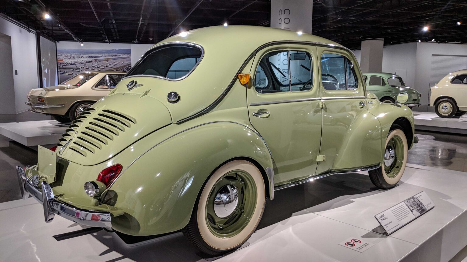 Renault-4CV-aka-Hino-PA62