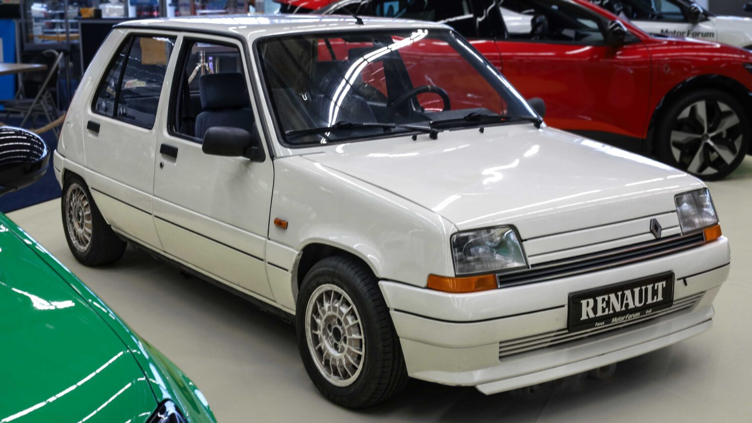 Renault-5-Classic-white-front