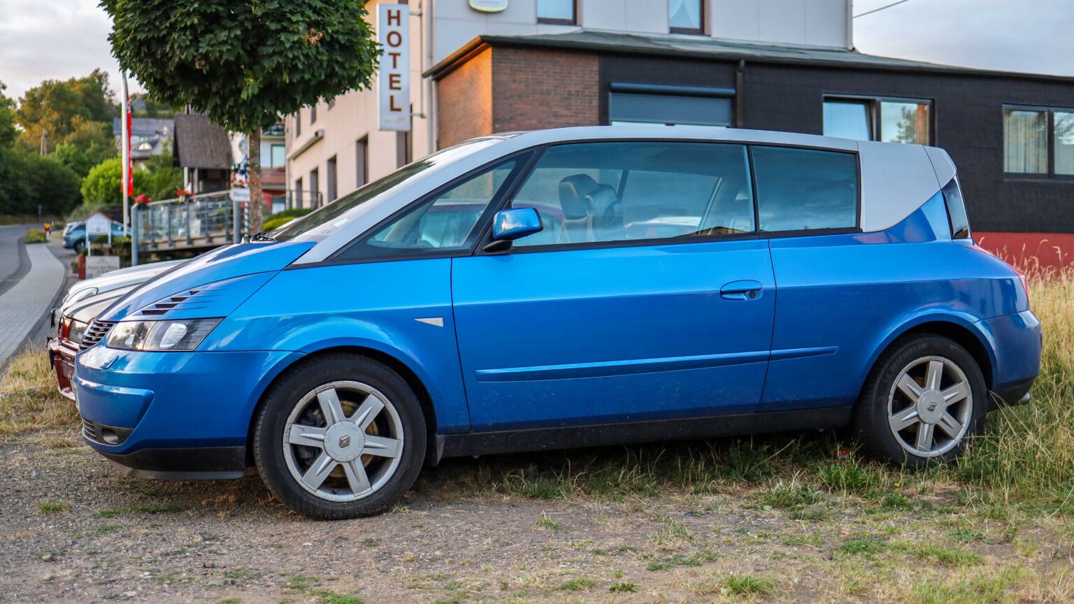 Renault-Avantime-blue-Nurburg