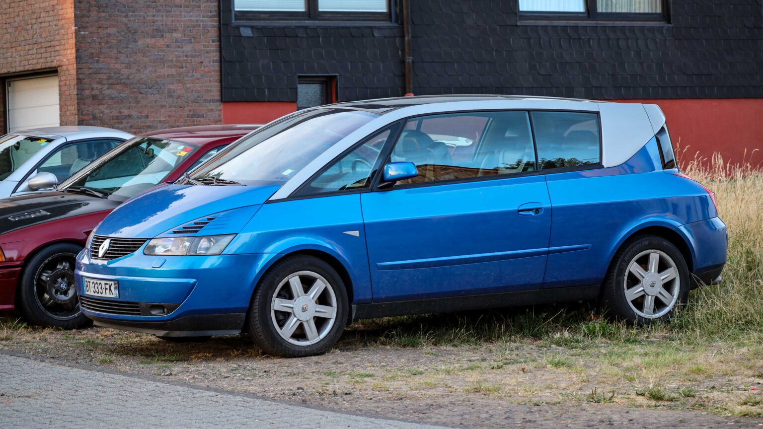 Renault-Avantime-blue-and-silver