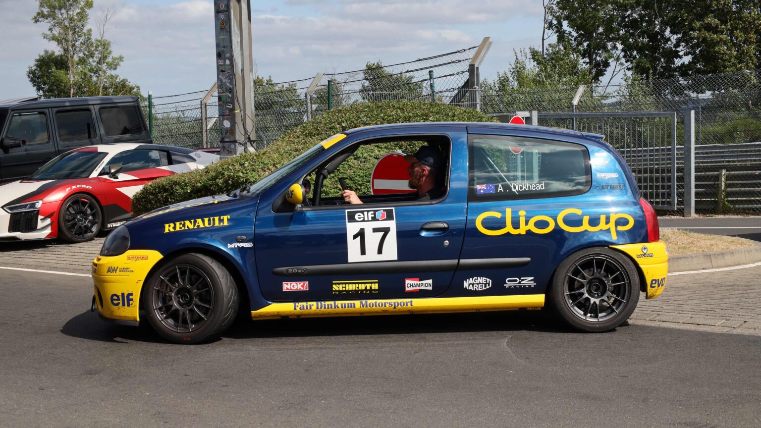 Renault-Clio-Cup-side