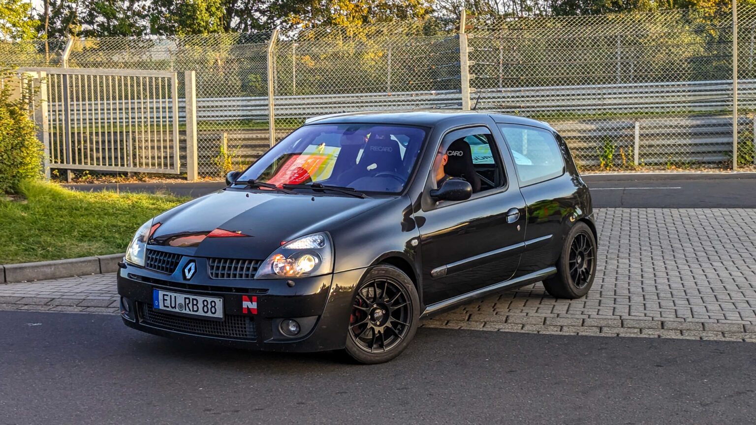 Renault-Clio-Sport-2,0-16V-at-Nurburgring