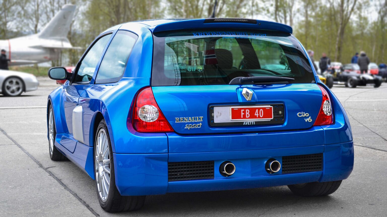 Renault-Clio-Sport-V6