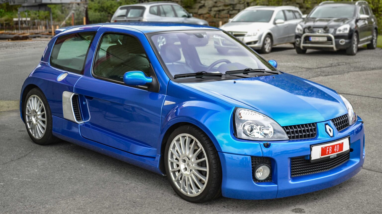 Renault-Clio-Sport-V6-blue