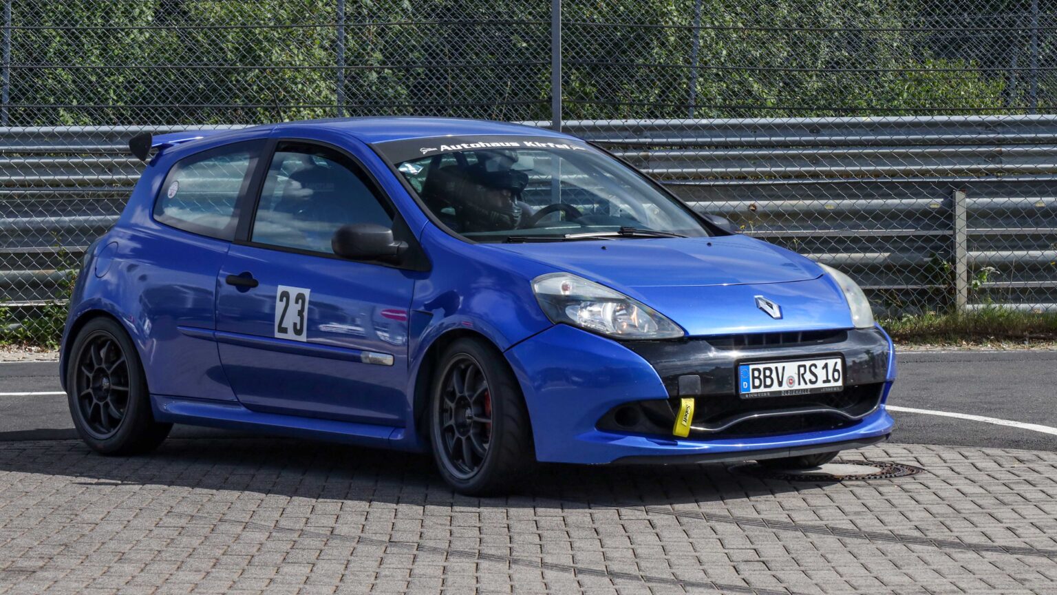 Renault-Clio-Sport-blue
