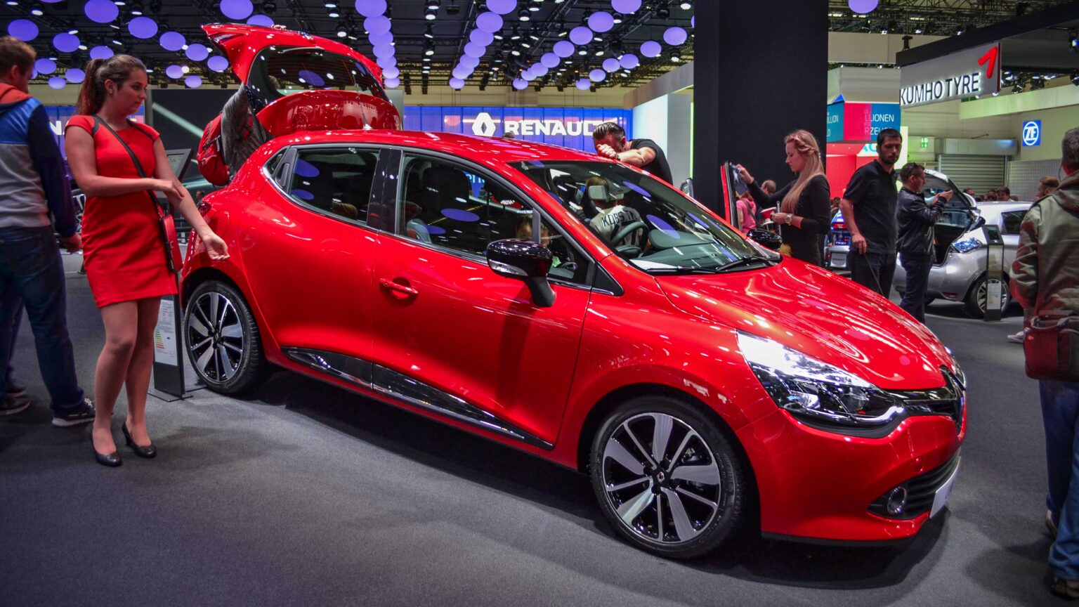 Renault-Clio-red-2015