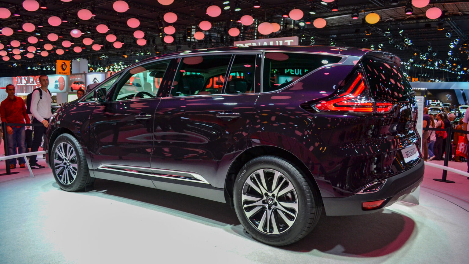 Renault-Espace-2015-side-view