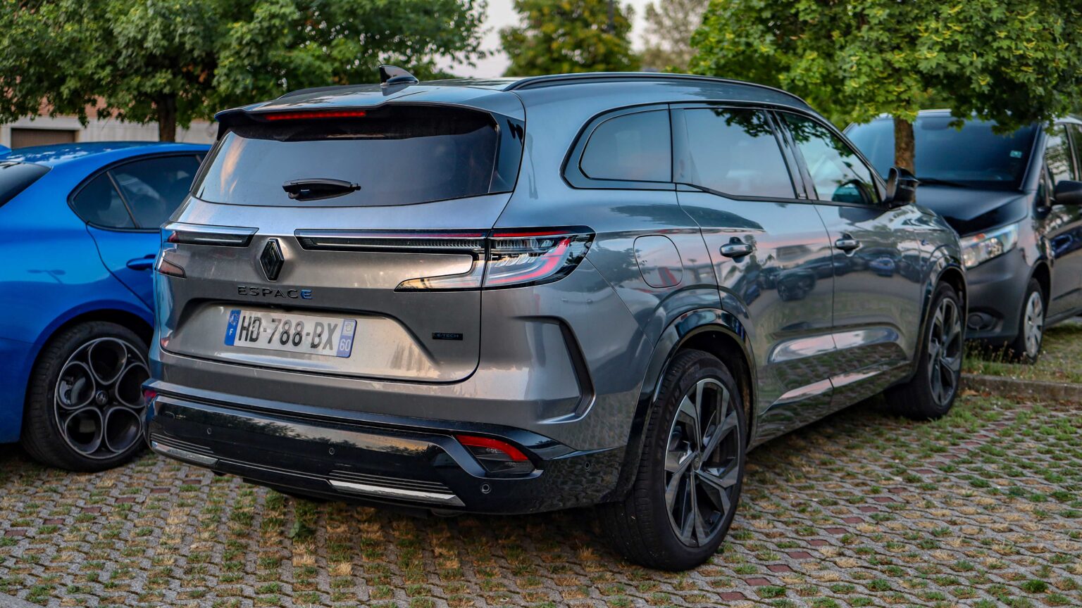 Renault-Espace-E-Tech-2025