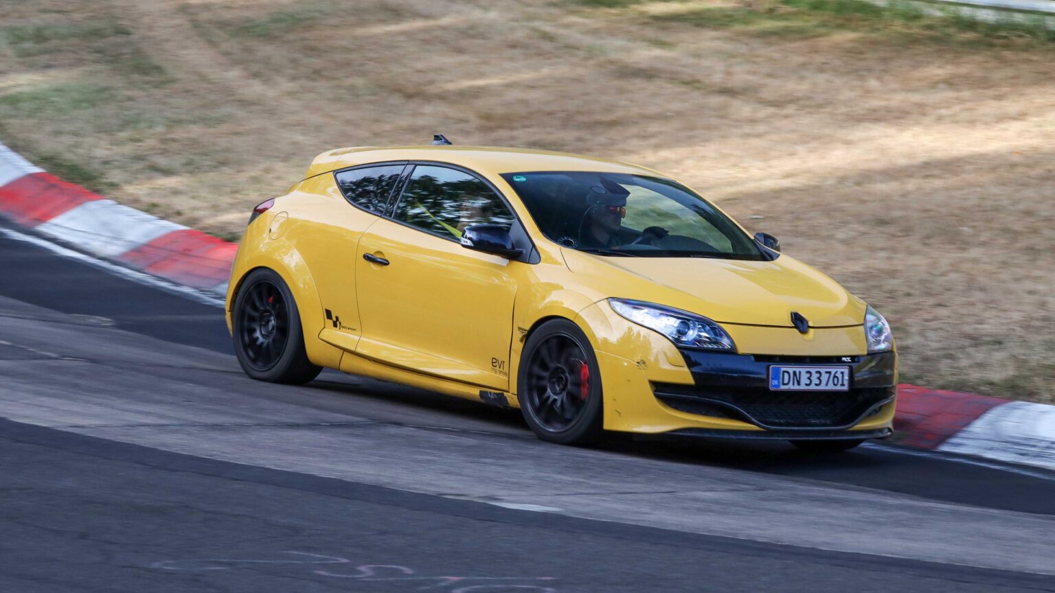 Renault-Megane-Coupe-RS-at-Nurburgring