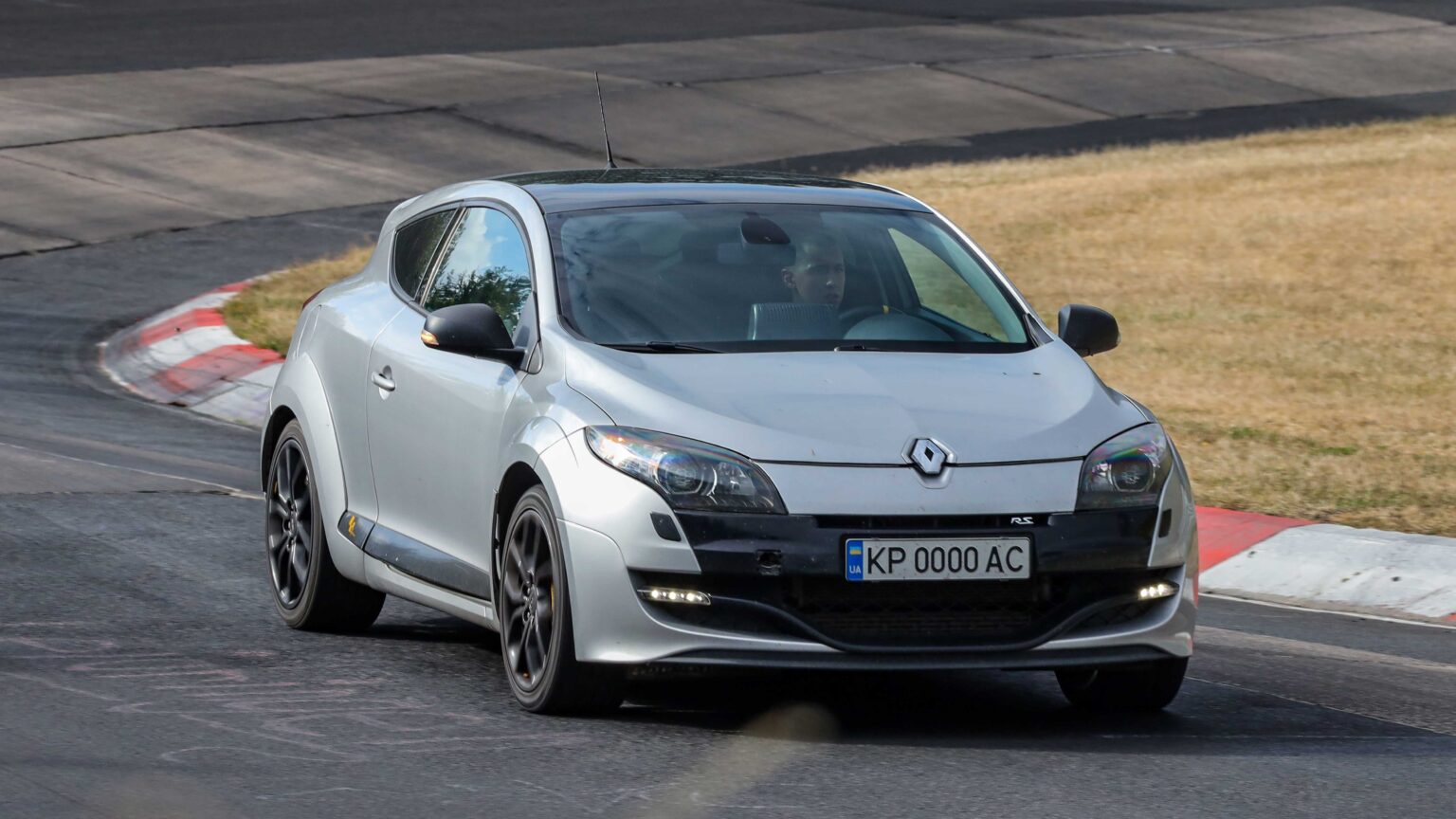 Renault-Megane-Coupe-RS-silver-at-Nurburgring