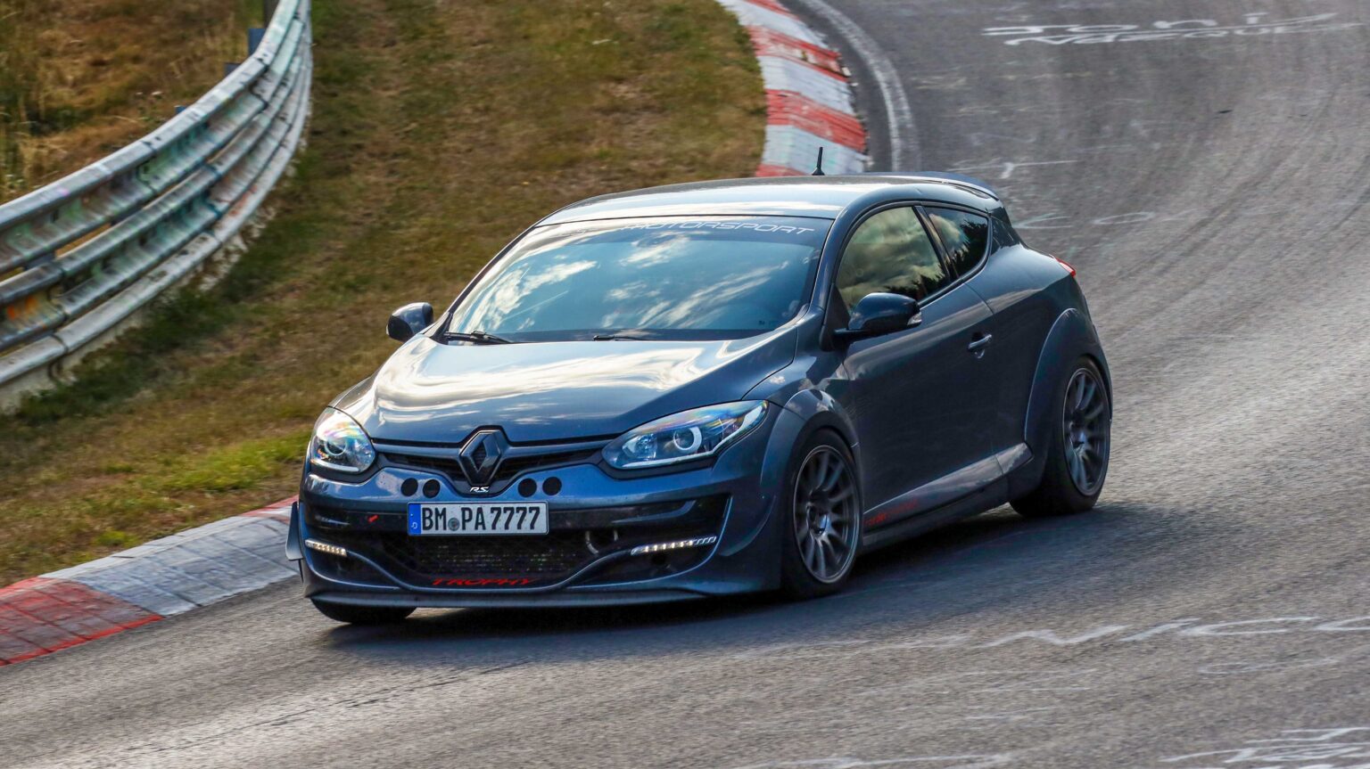 Renault-Megane-Coupe-entering-Brunnchen