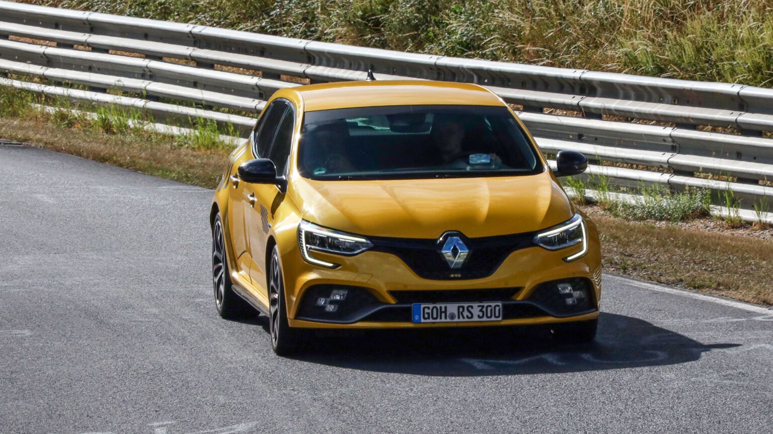 Renault-Megane-RS-300