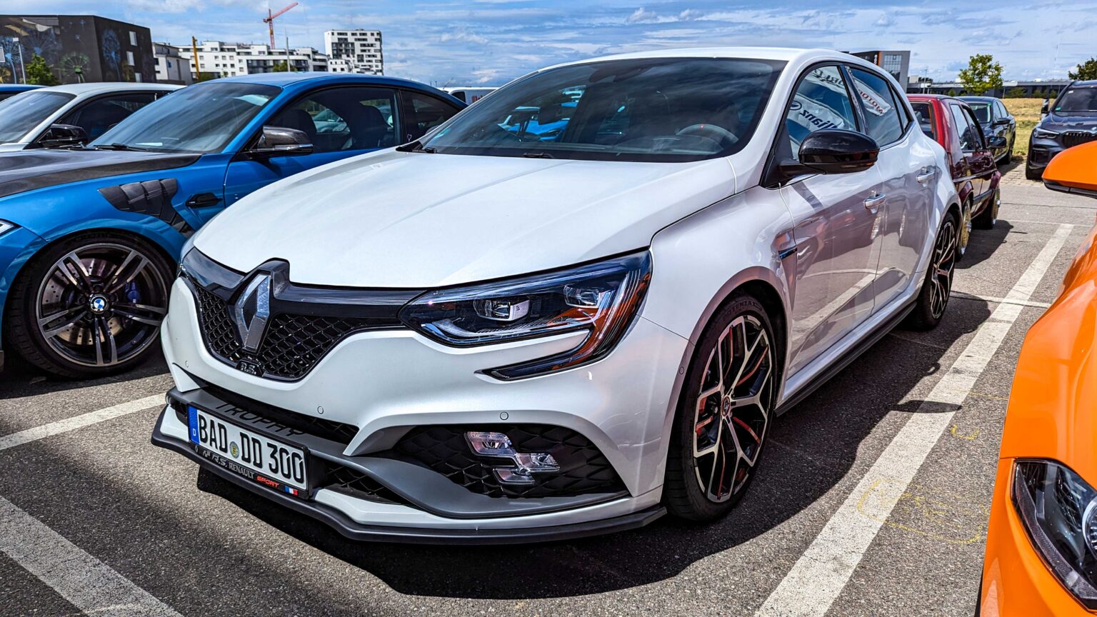 Renault-Megane-RS-Trophy-front