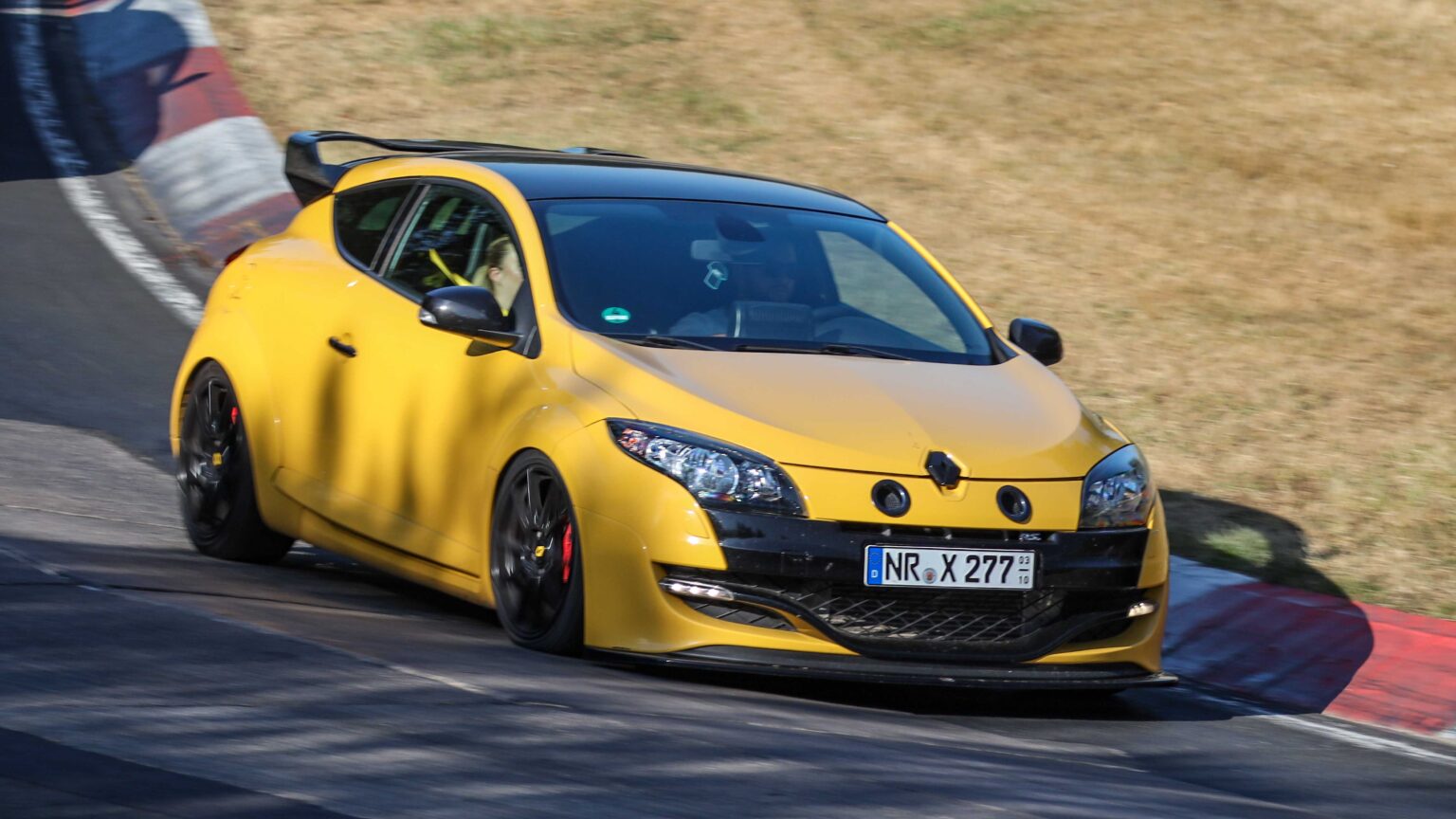 Renault-Megane-RS-Yellow