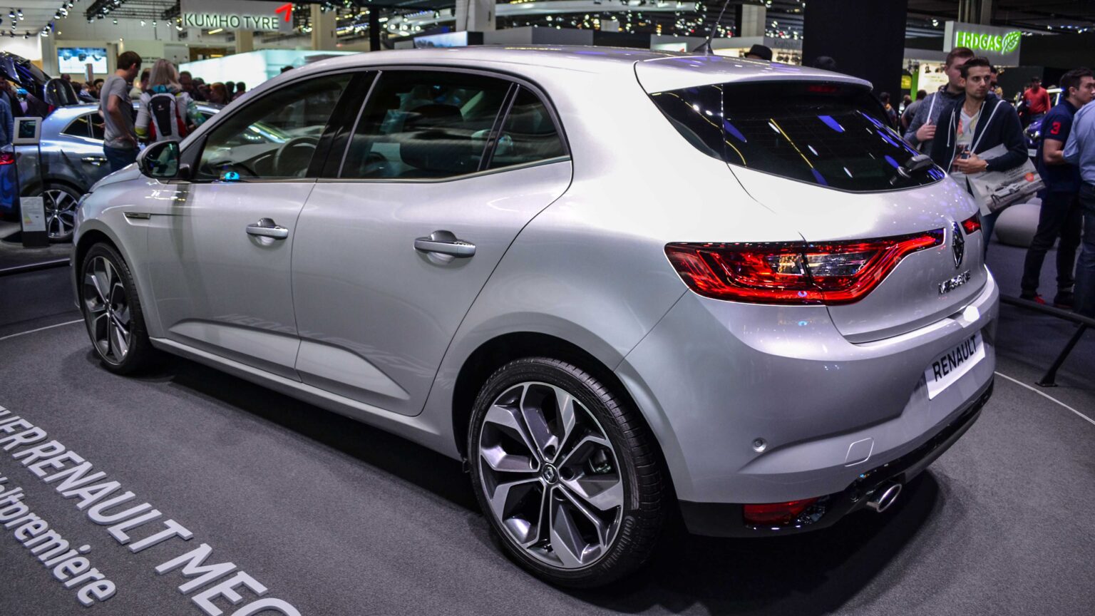 Renault-Megane-silver-2015