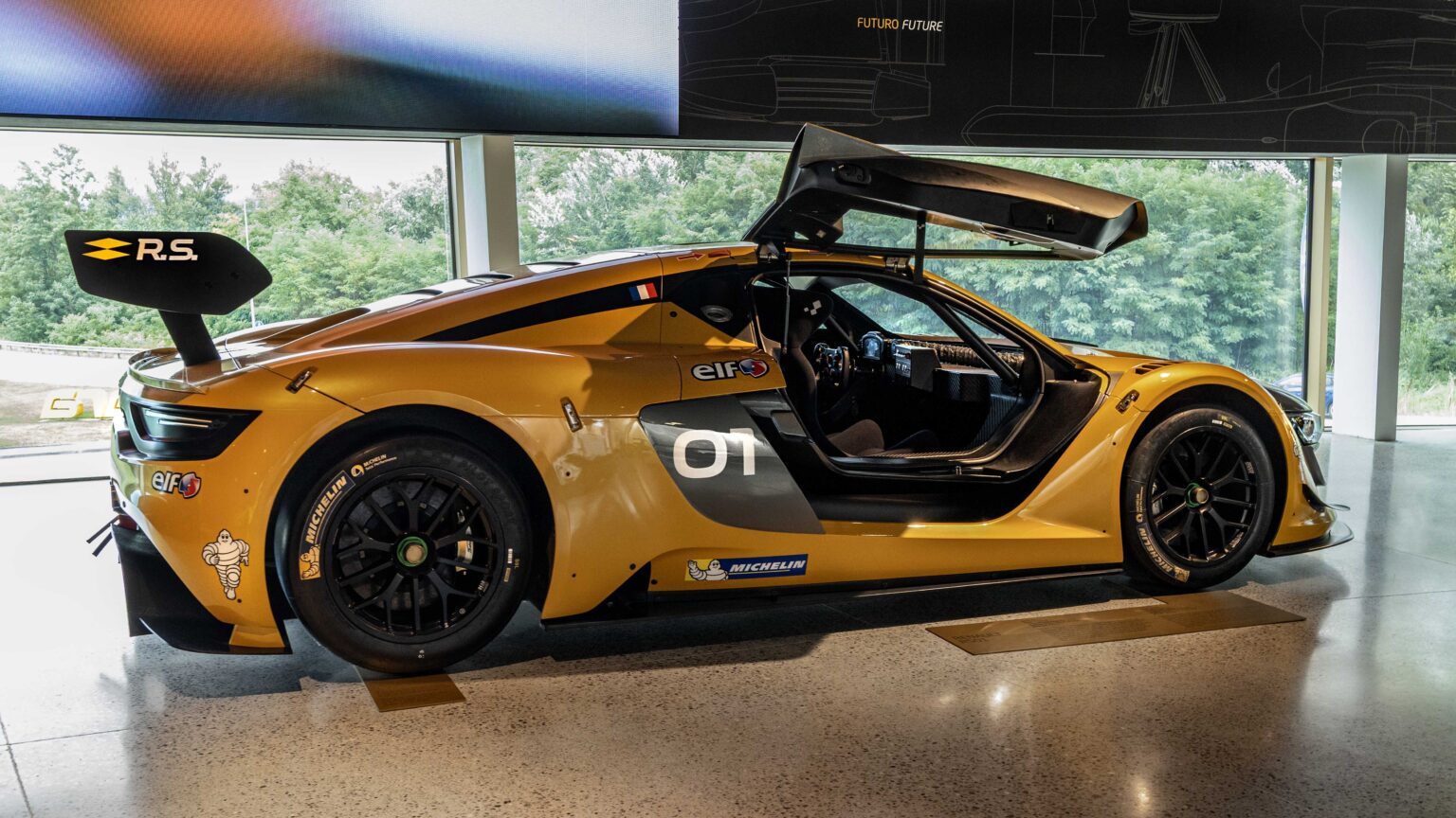 Renault-RS01-yellow-side