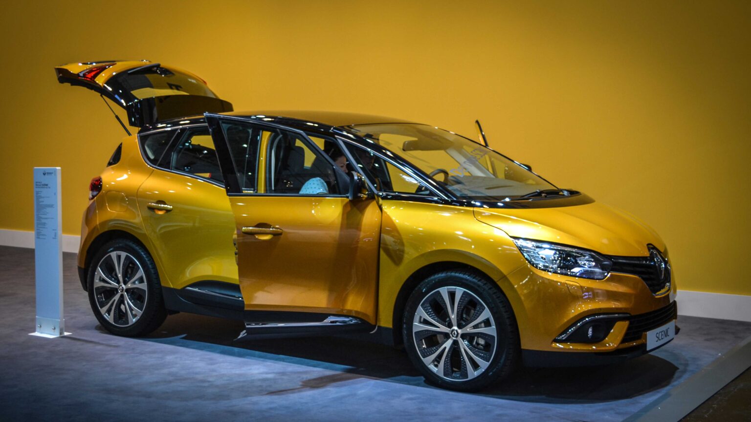 Renault-Scenic-2017