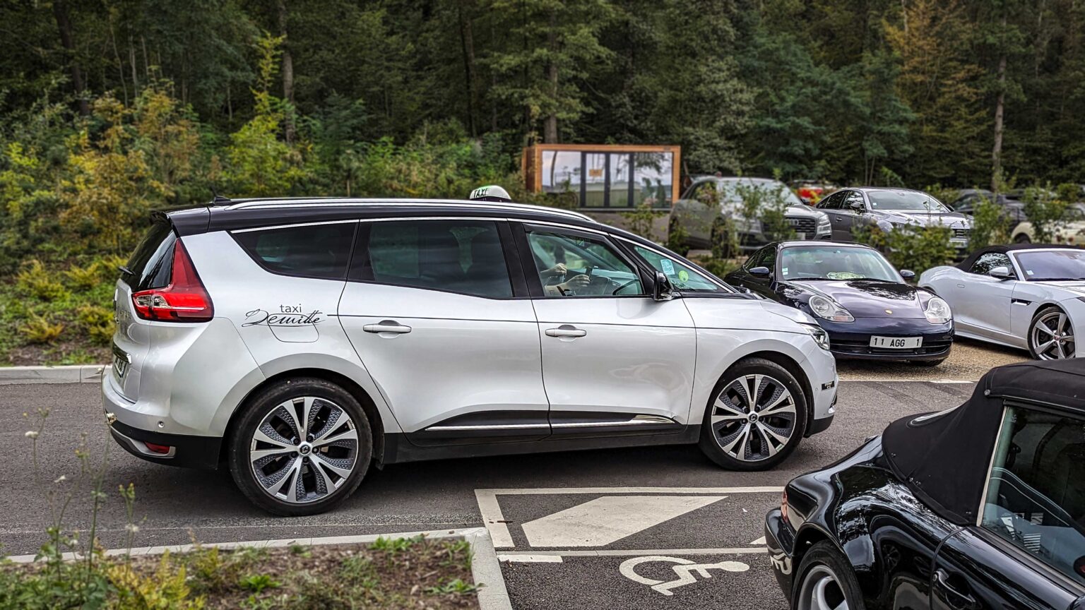 Renault-Scenic-Taxi-in-Champagne