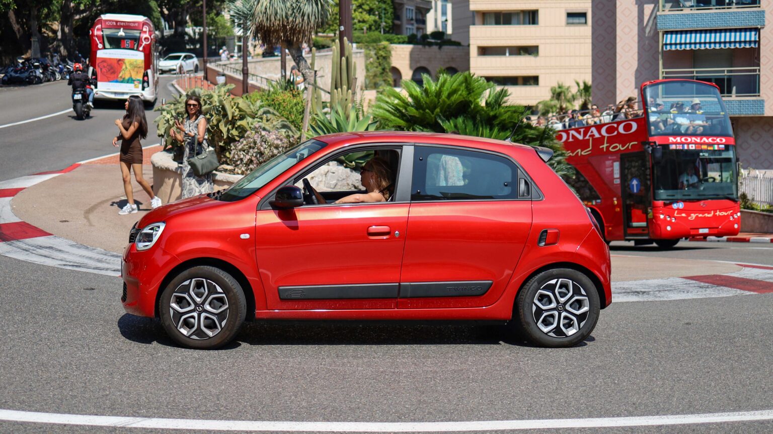 Renault-Twingo-in-Fairmont-hairpin