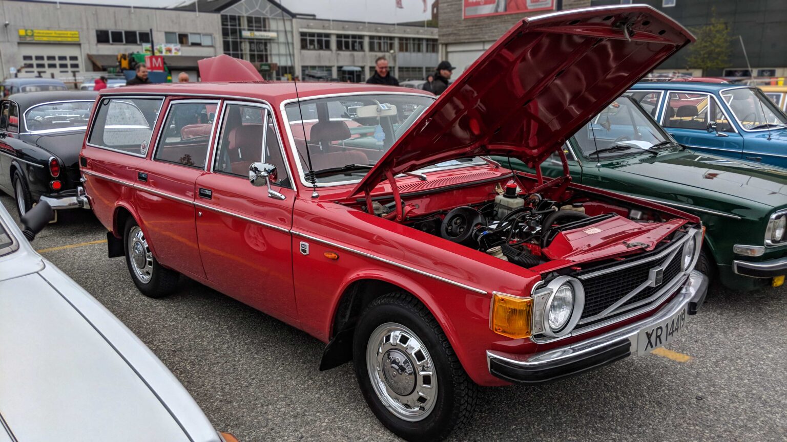 Volvo-145-red