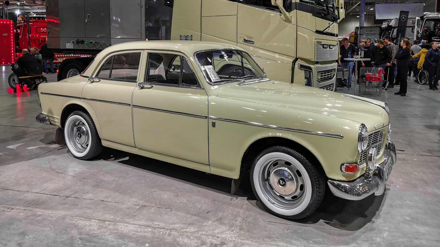 Volvo-Amazon-121-white-tyres