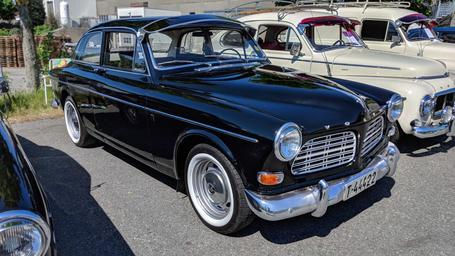 Volvo-Amazon-2-door-black