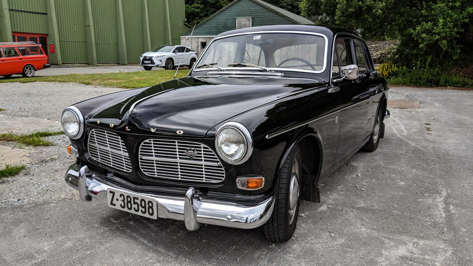 Volvo-Amazon-4-door-black