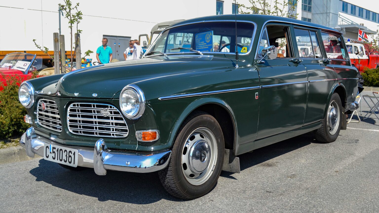 Volvo-Amazon-Estate-green
