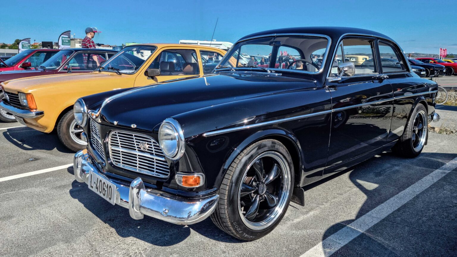 Volvo-Amazon-black