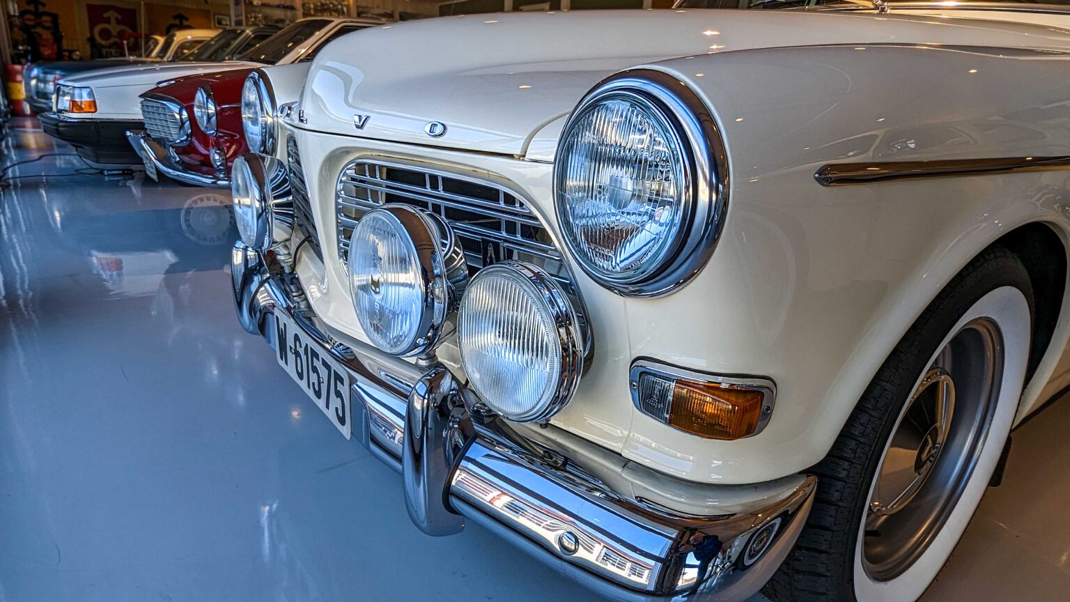 Volvo-Amazon-front-headlight