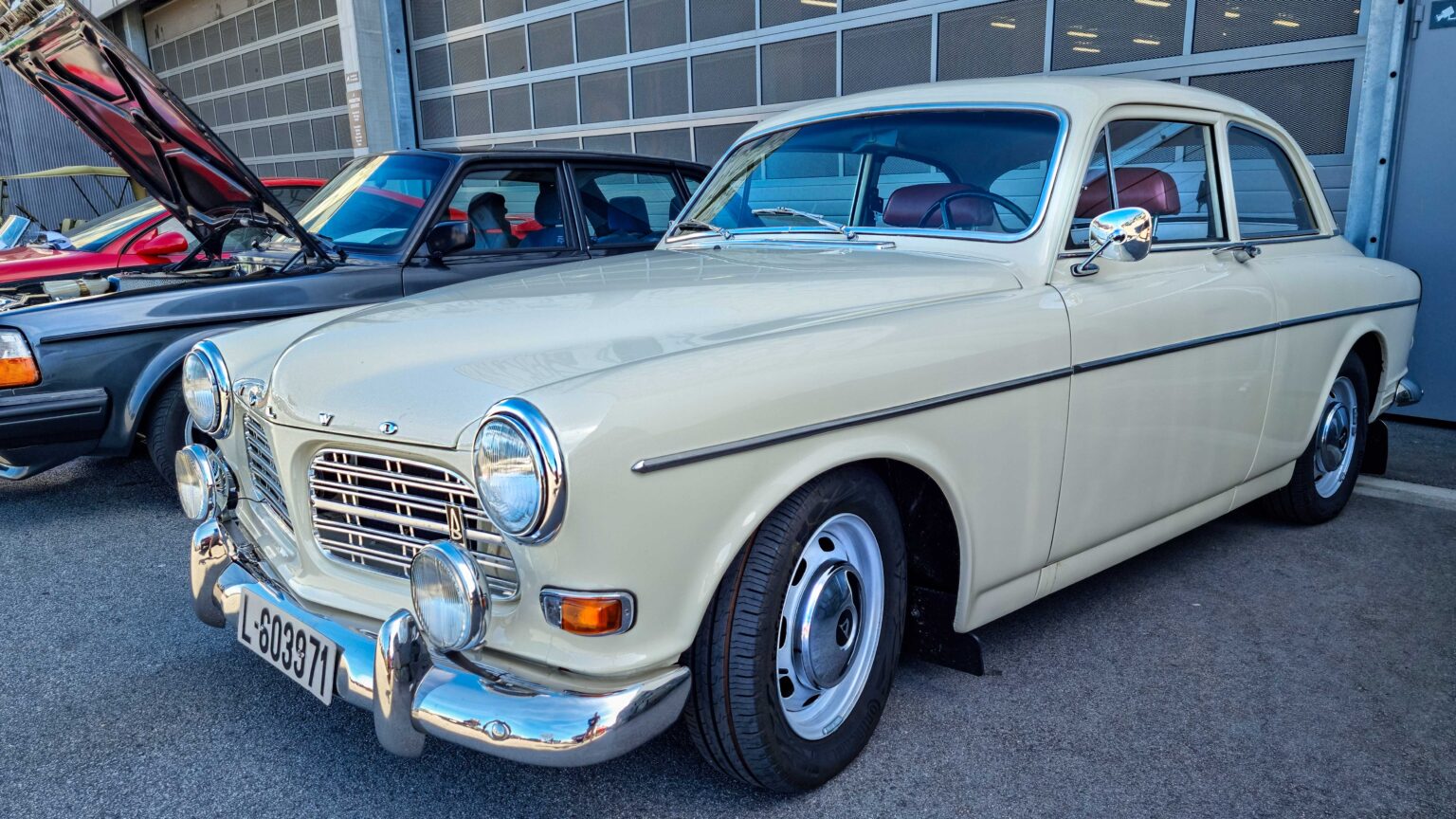 Volvo-Amazon-white-2-door
