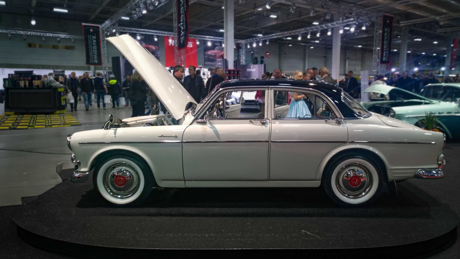 Volvo-Amazon-white-side