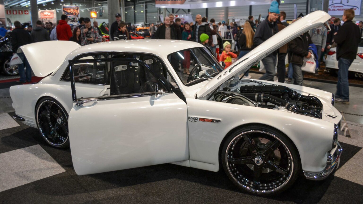 Volvo-Amazon-white-special