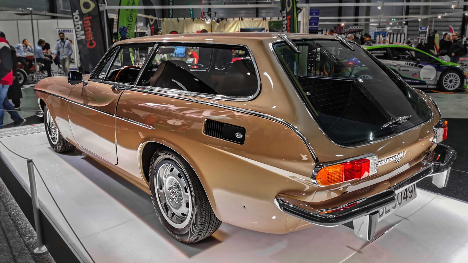 Volvo-P-1800-ES-rear