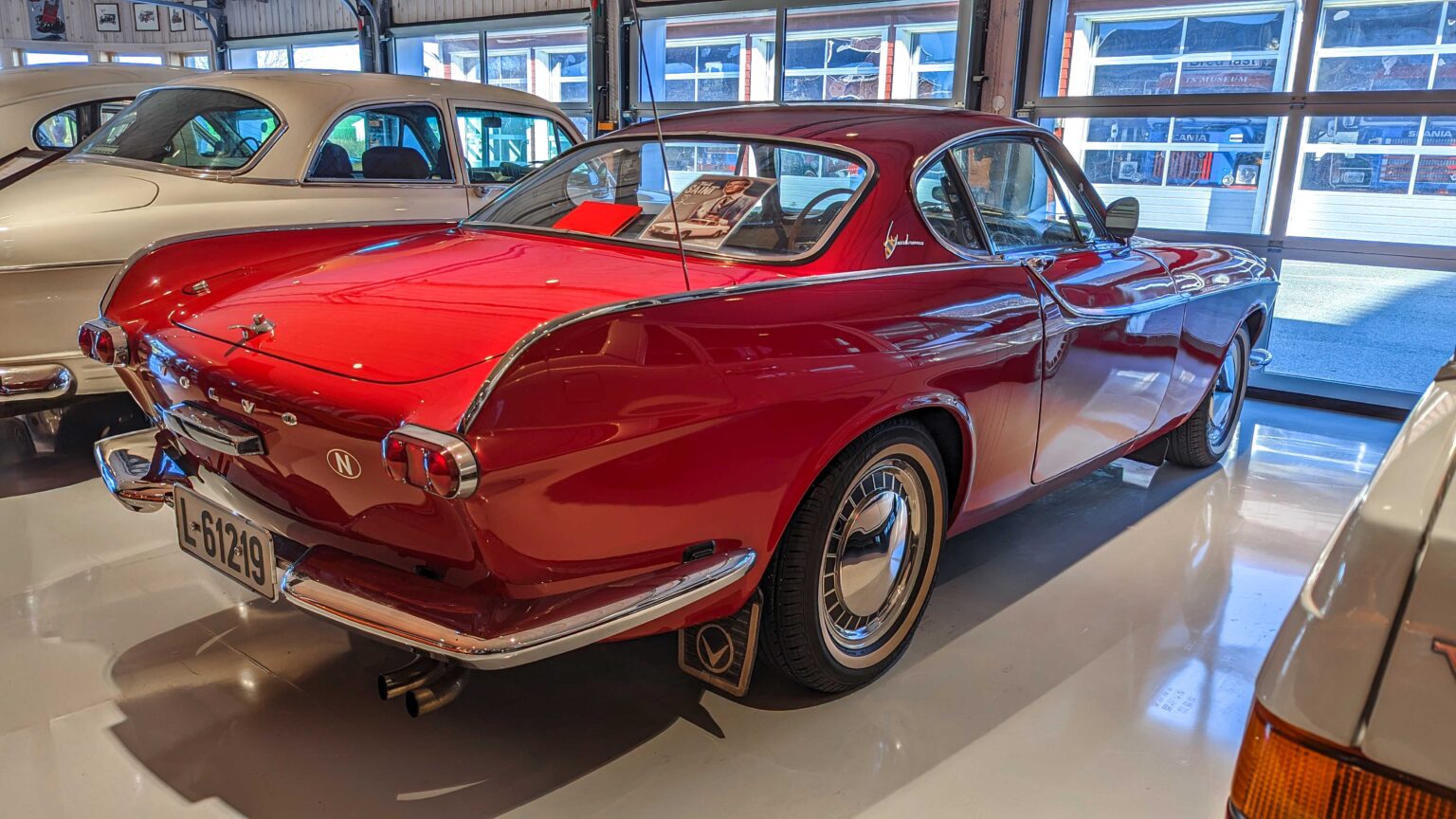 Volvo-P-1800-red