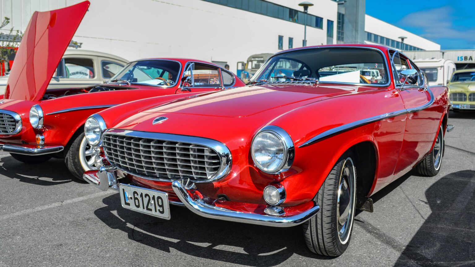 Volvo-P1800-Coupe-red-front