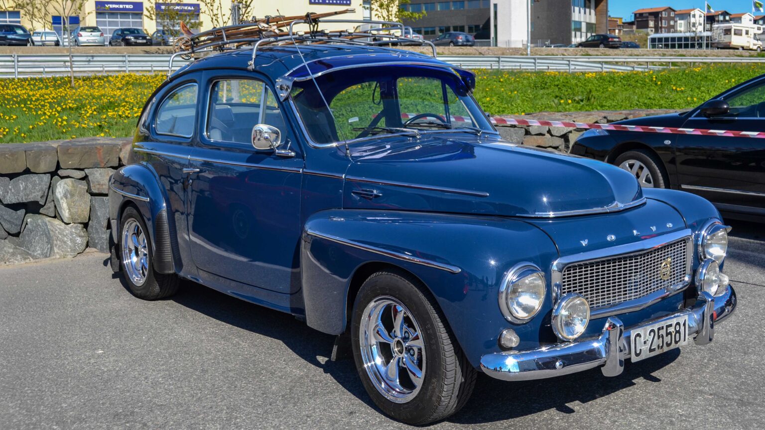 Volvo-PV-blue