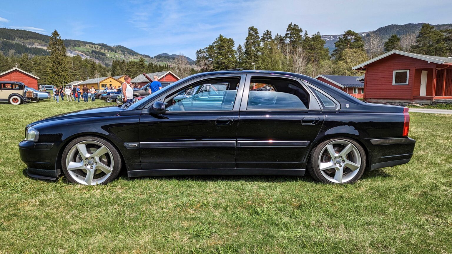 Volvo-S-80-Royal-black