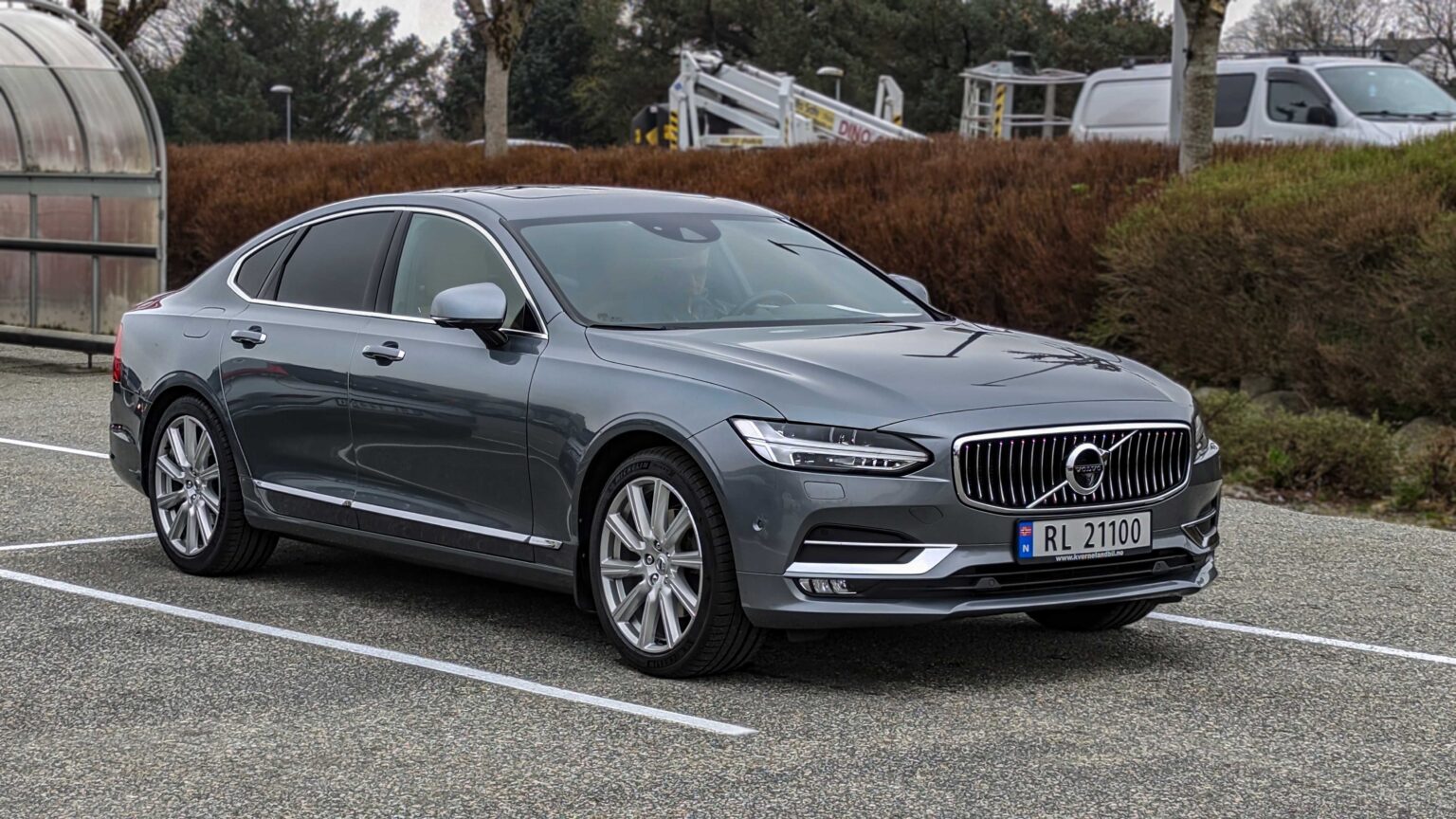 Volvo-S90-D4-2017