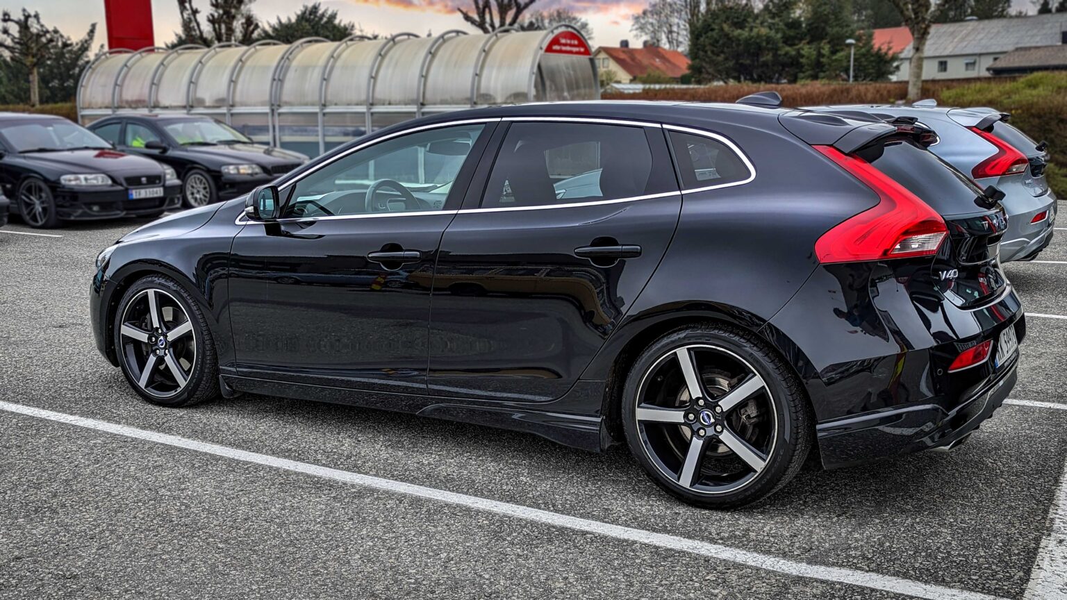 Volvo-V40-R-design-black